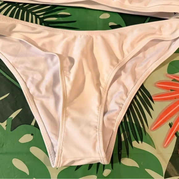 New Shein White Ruffle 2pc Bikini Set M NWT - Picture 3 of 10